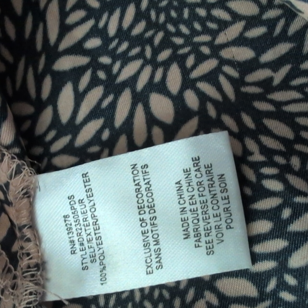 DR2 Black and Tan Floral Print Short Sleeve Women's Blouse Size Small - Picture 4 of 6